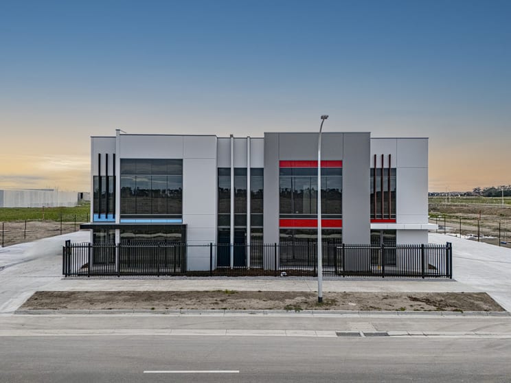 Click to view all images 33 Axis Boulevard Officer South VIC 3809 - Image 2