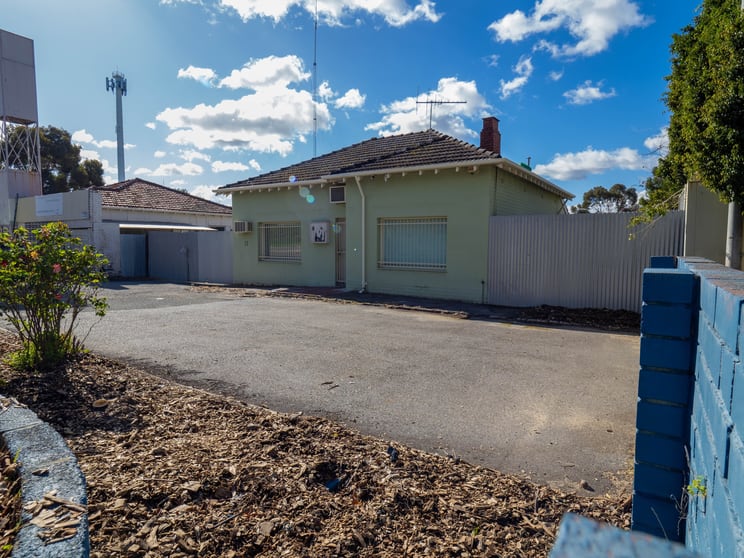 Click to view all images 17 Belmont Avenue Belmont WA 6104 - Image 2