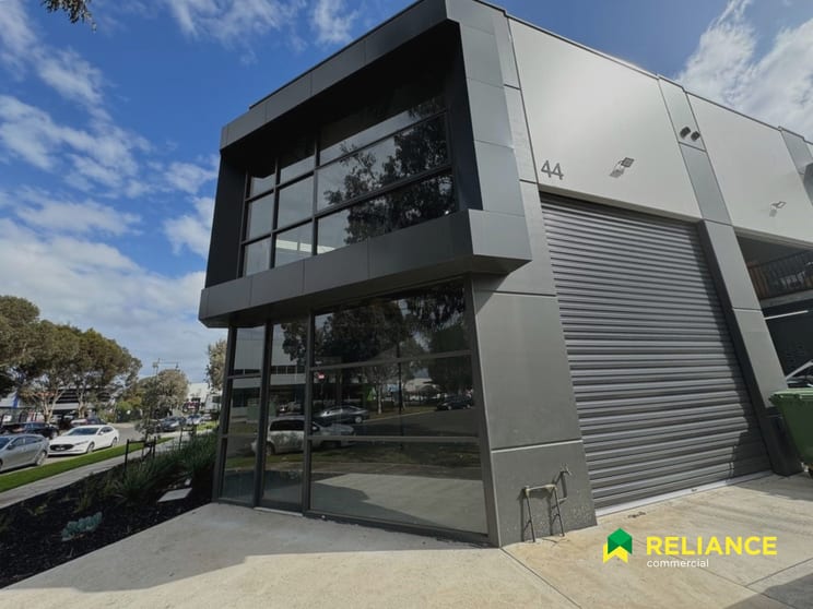Click to view all images 44 Star Circuit Derrimut VIC 3026 - Image 1