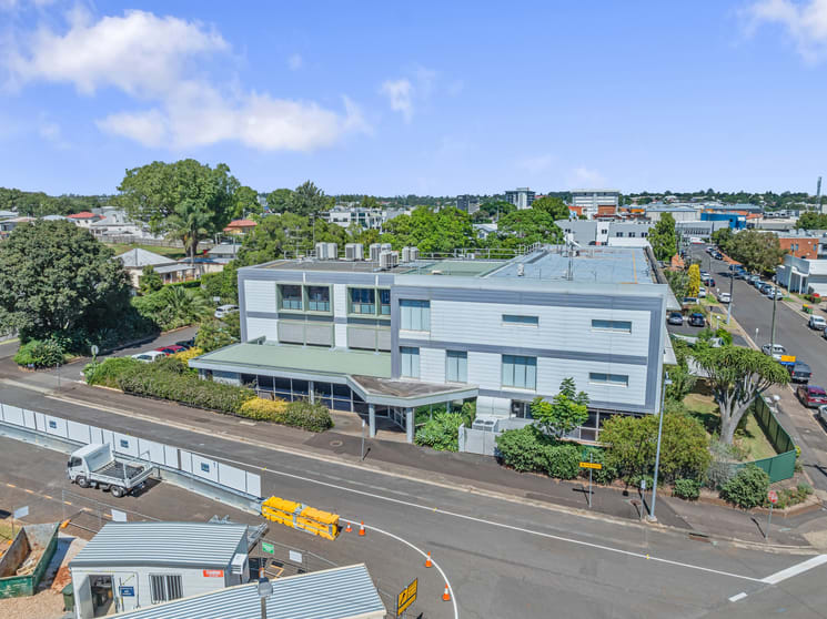 Click to view all images 1-5 Phillip Street & 2 Clopton Street East Toowoomba QLD 4350 - Image 1