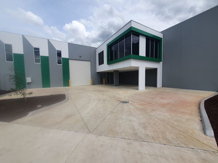Click to view all images 3/12 Sharnet Circuit Pakenham VIC 3810 - Image 2