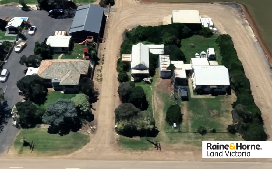 Click to view all images 1/247 Cunninghams Rd Werribee South VIC 3030 - Image 3
