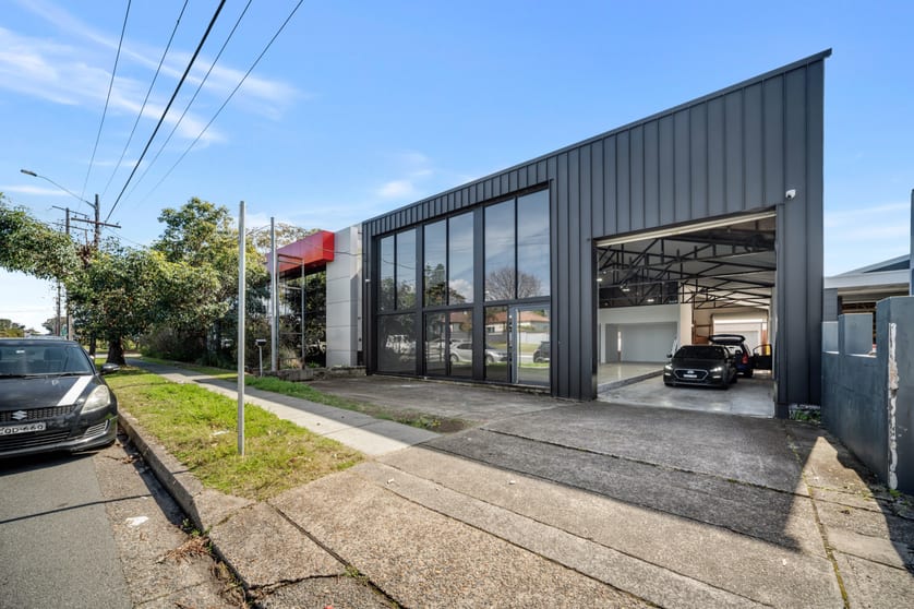 Click to view all images 9 Captain Cook Drive Caringbah NSW 2229 - Image 2