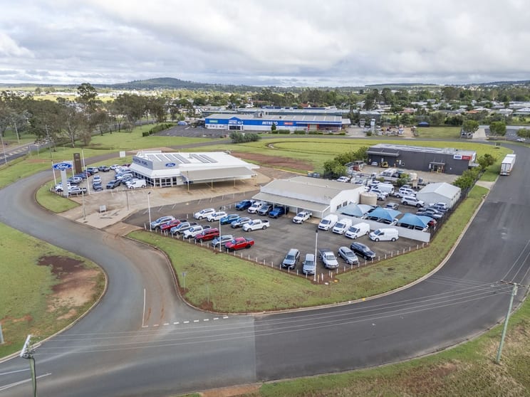 Click to view all images 1 15 & 17-19 Rogers Drive Kingaroy QLD 4610 - Image 1