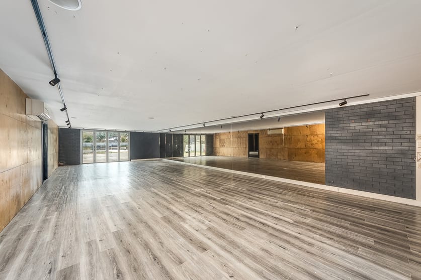 Click to view all images 2/104 Mount Barker Road Hahndorf SA 5245 - Image 3