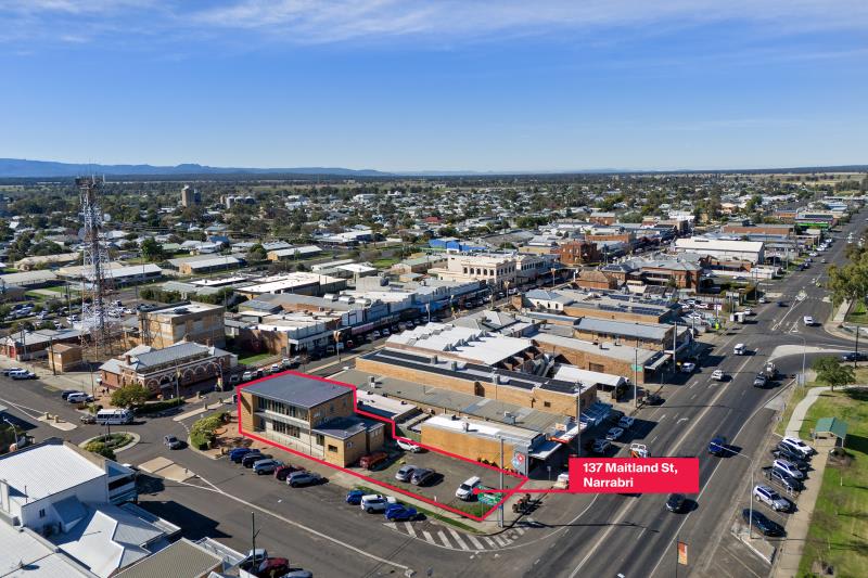 Click to view all images 137 Maitland Street Narrabri NSW 2390 - Image 3
