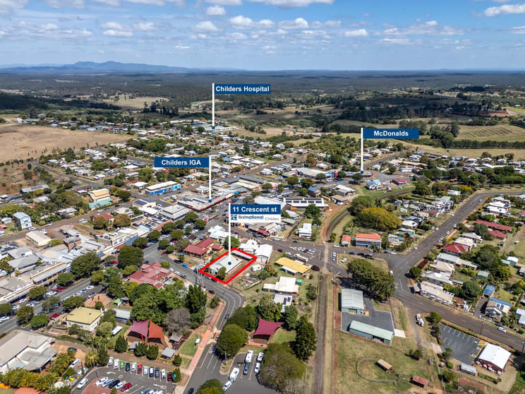 Click to view all images 11 Crescent Street Childers QLD 4660 - Image 2