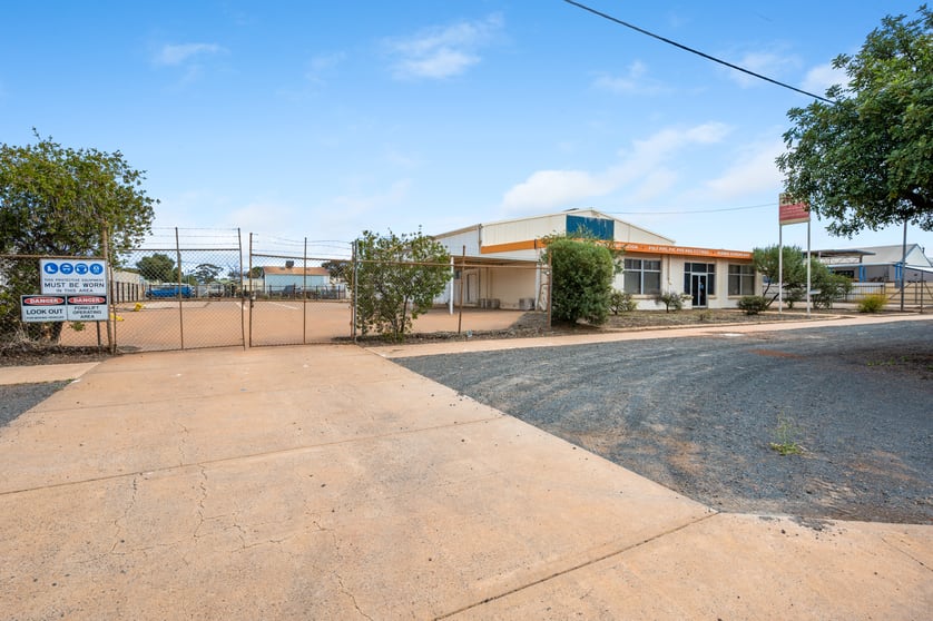 Click to view all images 282 Hay Street Kalgoorlie WA 6430 - Image 3