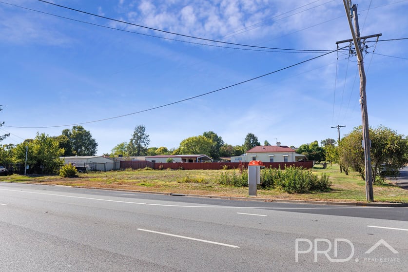 Click to view all images 38-40 Adelong Road Tumut NSW 2720 - Image 2