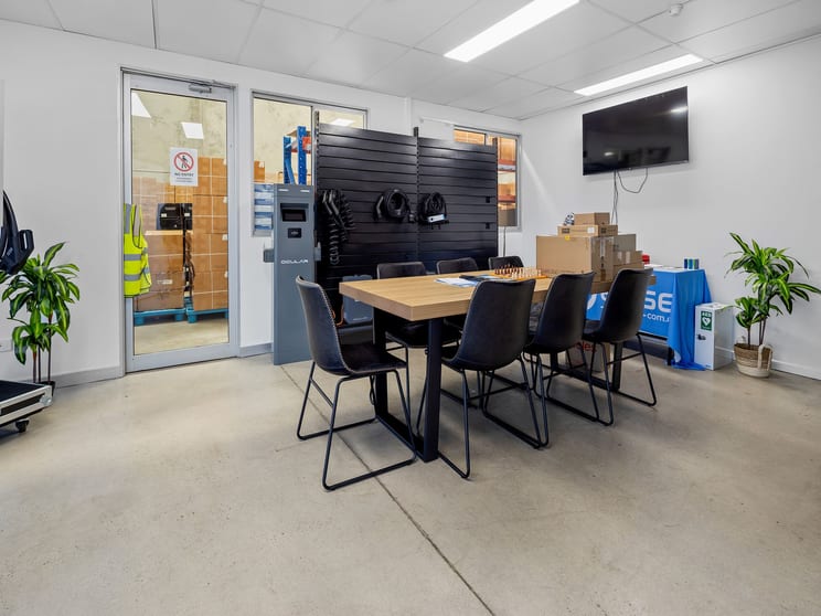 Click to view all images 5/525 Lytton Road Morningside QLD 4170 - Image 3