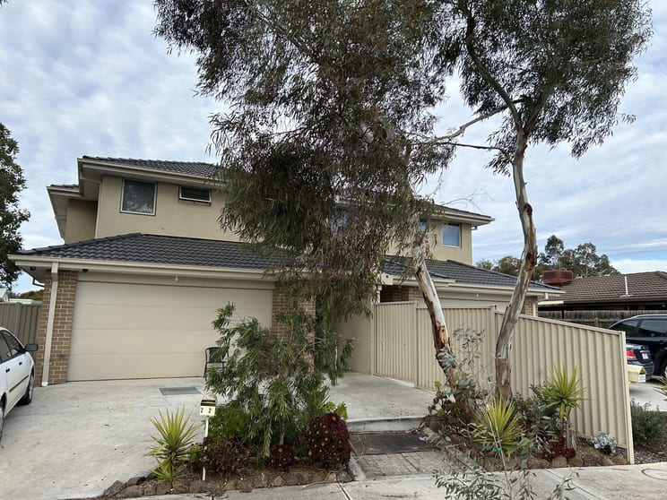 Click to view all images 1 & 2/24 Creek Street Melton South VIC 3338 - Image 3