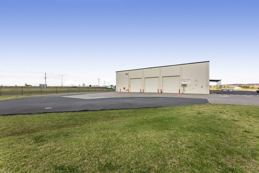 Click to view all images Warehouse 1/10775 Warrego Highway Charlton QLD 4350 - Image 3