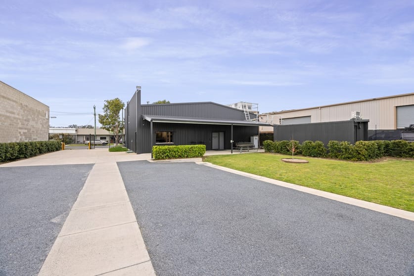 Click to view all images 899 Metry Street North Albury NSW 2640 - Image 1