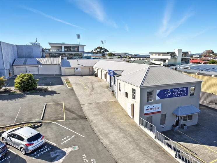 Click to view all images 8 Percy Street Bellerive TAS 7018 - Image 2