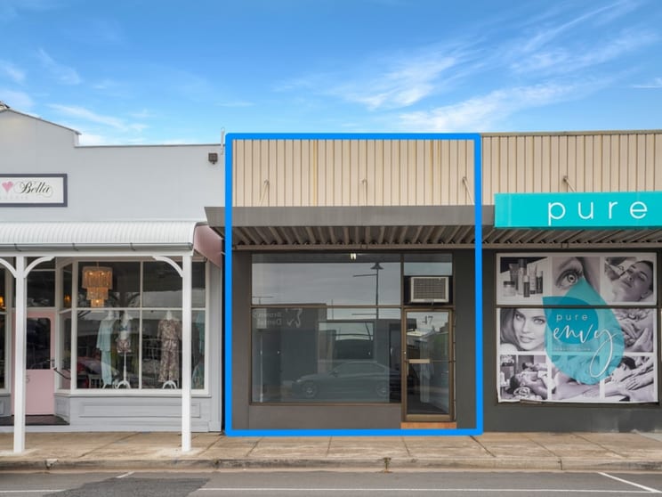Click to view all images 47 Brown Street Hamilton VIC 3300 - Image 2