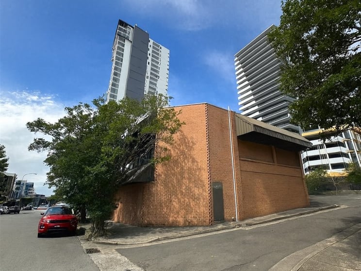 Click to view all images 2/16 Norfolk Street Liverpool NSW 2170 - Image 2