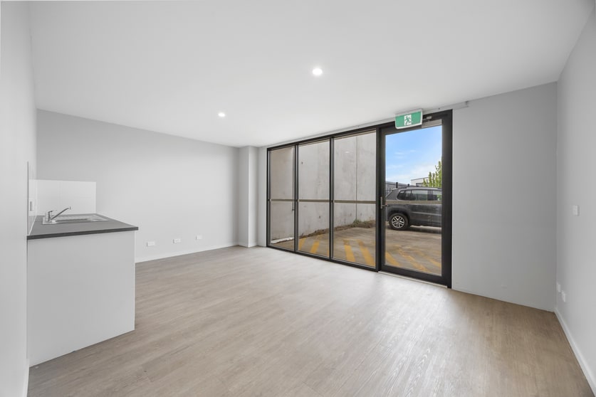 Click to view all images 1/26 Selkirk Drive Wendouree VIC 3355 - Image 3