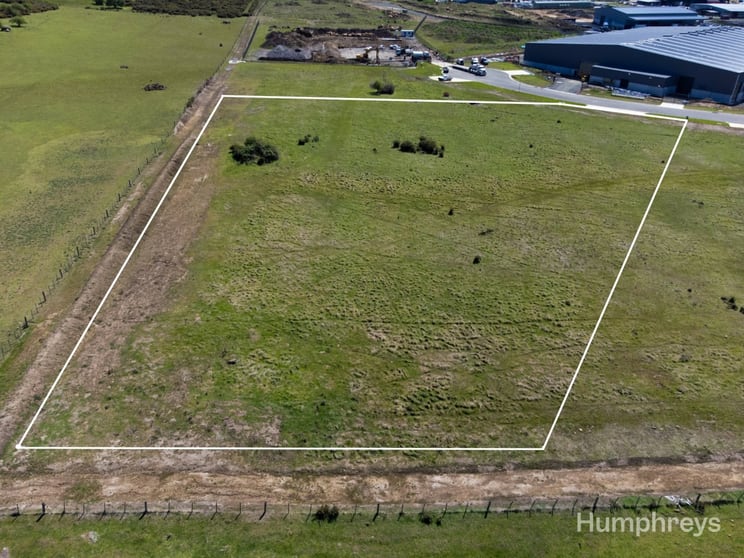 Click to view all images 9 Tiger Moth Court Western Junction TAS 7212 - Image 2