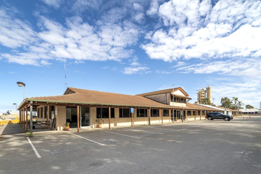 Click to view all images 398 Bushmead Road Hazelmere WA 6055 - Image 3
