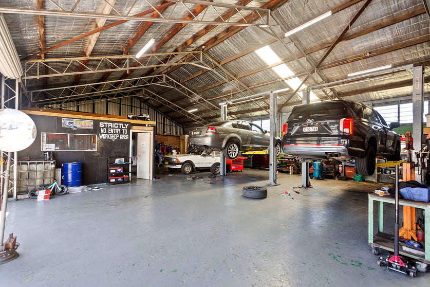 Click to view all images 235-241 Princes Highway Unanderra NSW 2526 - Image 3