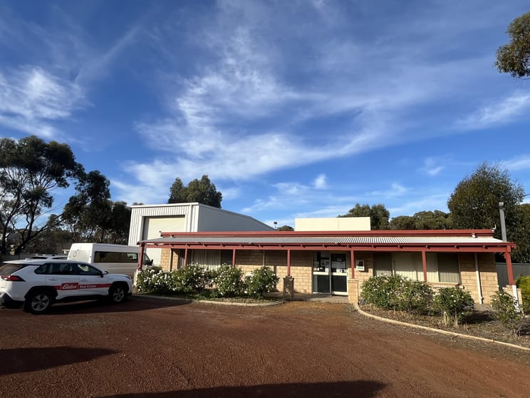 Click to view all images 55 Fairway Street Narrogin WA 6312 - Image 1