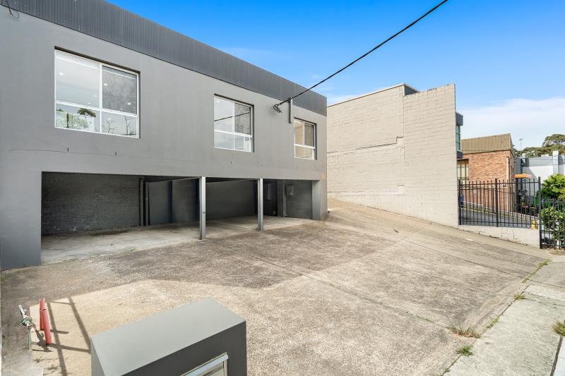 Click to view all images 6 Durkin Place Peakhurst NSW 2210 - Image 2
