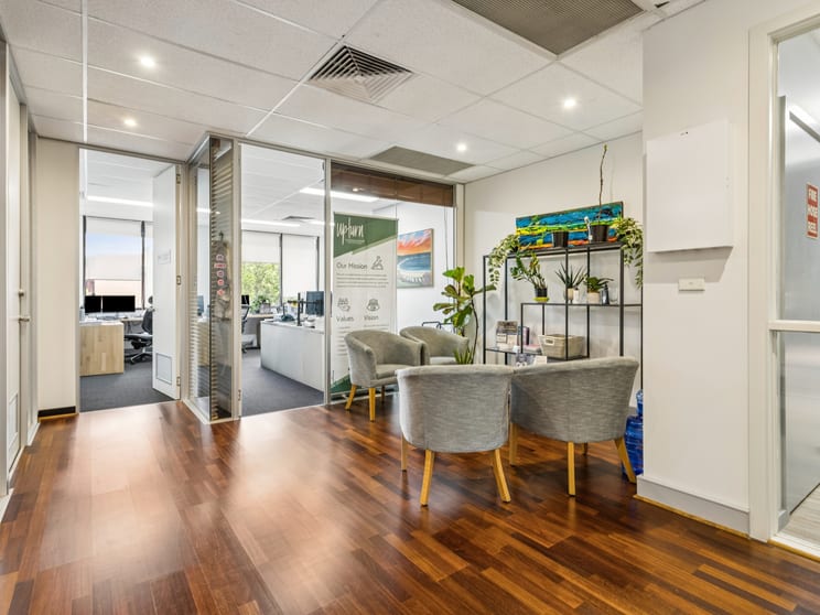 9/1a Main Street Mornington VIC 3931 - Image 2