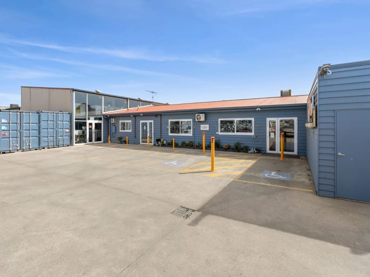 Click to view all images 33 Murradoc Road Drysdale VIC 3222 - Image 2