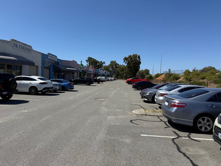 Click to view all images 4/45 Tomlinson Road Welshpool WA 6106 - Image 2