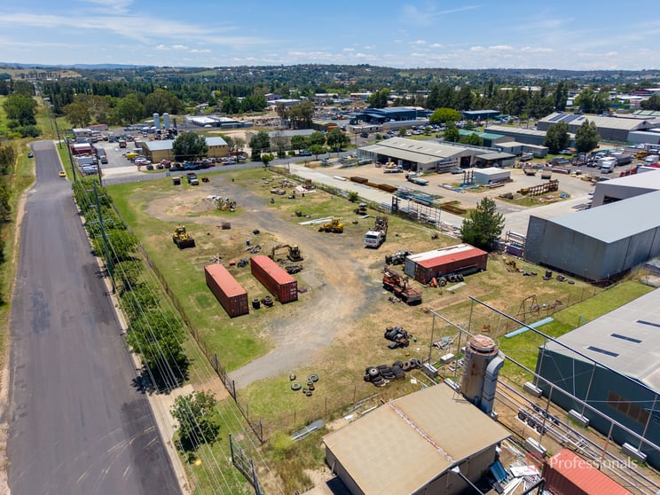 Click to view all images 298 Mann Street Armidale NSW 2350 - Image 1
