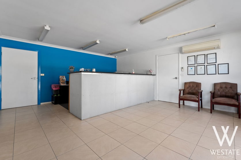 Click to view all images 11-13 Wembley Place Kelso NSW 2795 - Image 2
