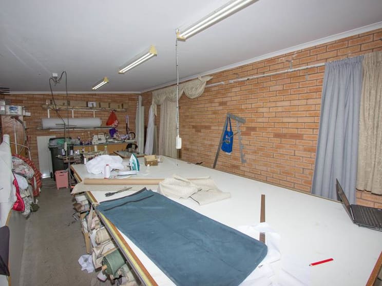 Click to view all images 61 East Street Narrandera NSW 2700 - Image 3