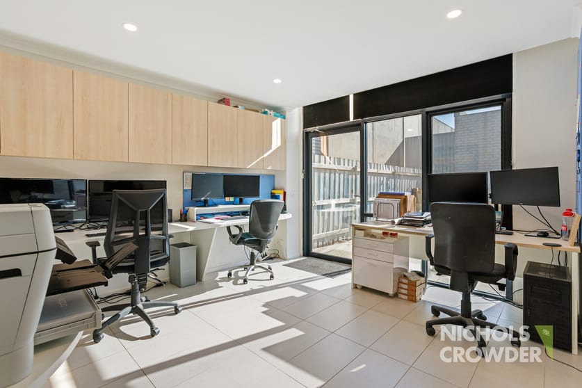 Click to view all images 7/10 Apsley Place Seaford VIC 3198 - Image 3