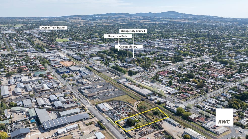 Click to view all images 71 William Street Orange NSW 2800 - Image 2