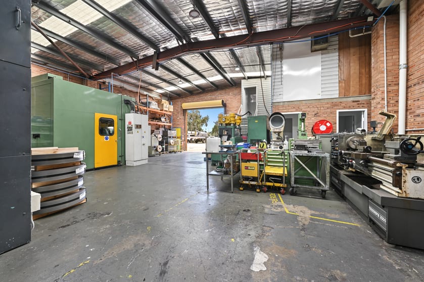 Click to view all images 1/2 Field Close Moorebank NSW 2170 - Image 2