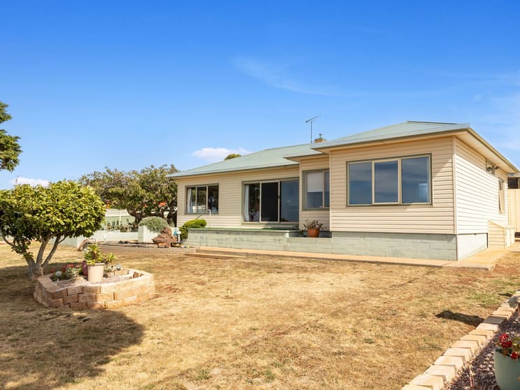 Click to view all images 204 Torquay Road East Devonport TAS 7310 - Image 1