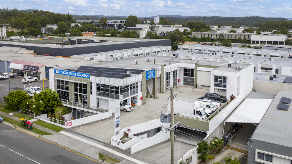 Click to view all images 5/5 Taree Street Burleigh Heads QLD 4220 - Image 3