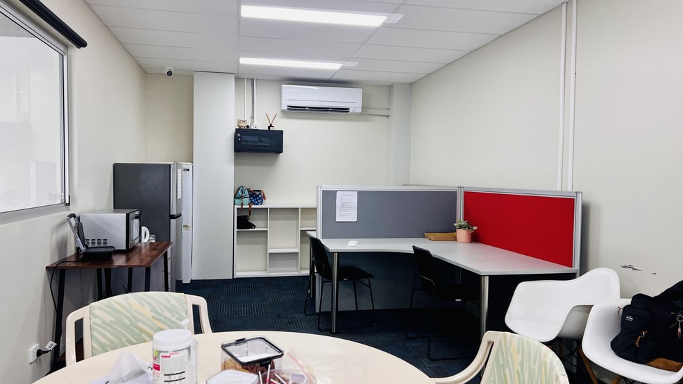 Click to view all images Unit 6 & 7/22 Kingsbury St Brendale QLD 4500 - Image 3
