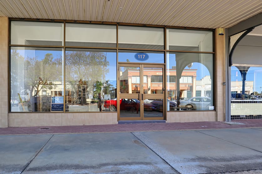 Click to view all images 117 End Street Deniliquin NSW 2710 - Image 1