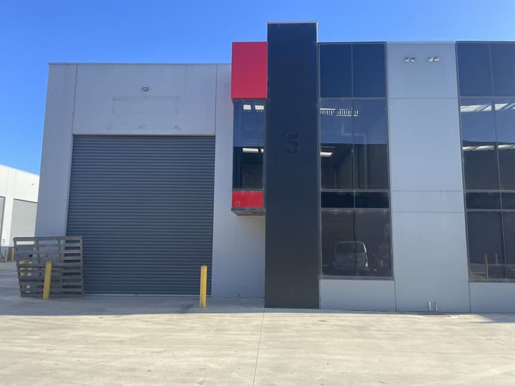 Click to view all images 9 Pursue Way Pakenham VIC 3810 - Image 1