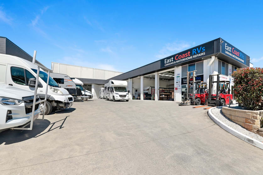 Click to view all images 10 Commercial Drive Ashmore QLD 4214 - Image 3