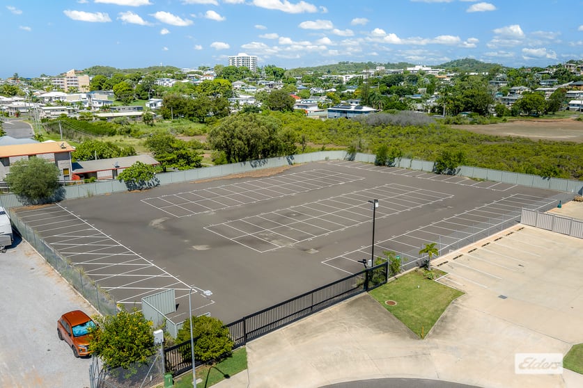 Click to view all images 9 Warne Street Gladstone QLD 4680 - Image 2