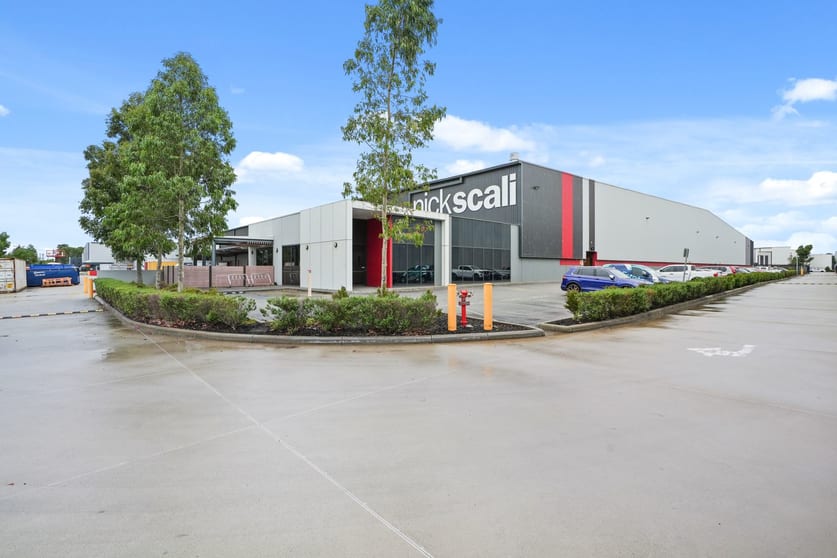 Click to view all images 39 Naxos Way Keysborough VIC 3173 - Image 3