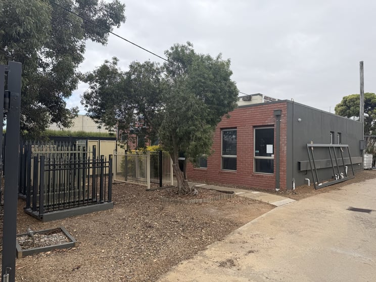 1/4 Collins Road Melton VIC 3337 - Image 3