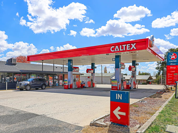 Click to view all images 64 Church Street Glen Innes NSW 2370 - Image 2