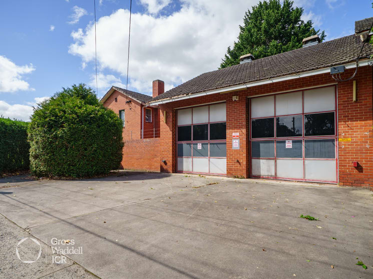 Click to view all images 14 & 14a Croydon Road Croydon VIC 3136 - Image 5
