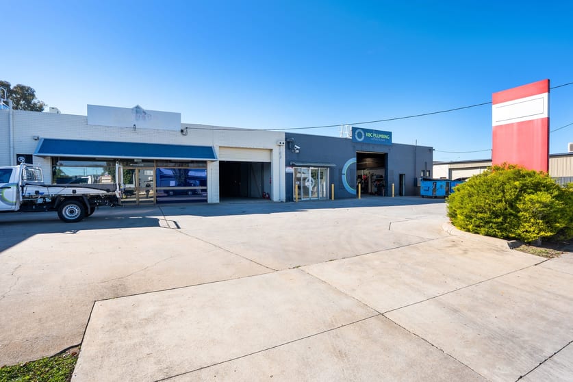 Click to view all images 394 & 396 McDonald Road Lavington NSW 2641 - Image 1