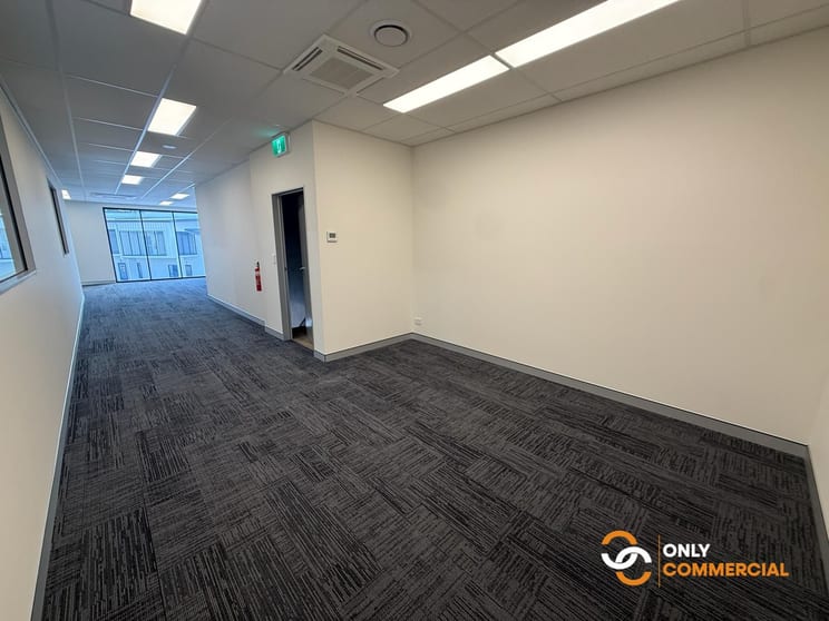 Click to view all images 16/109 Hub Crescent Heathwood QLD 4110 - Image 3