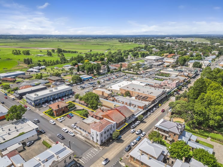 Click to view all images 233 Windsor Street & 14 West Market Street Richmond NSW 2753 - Image 2