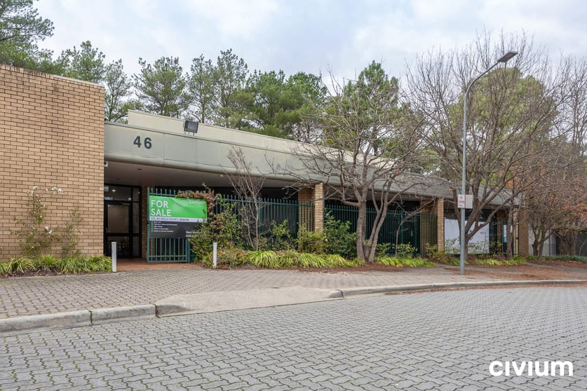 Click to view all images Unit 4/46 Geils Court Deakin ACT 2600 - Image 1